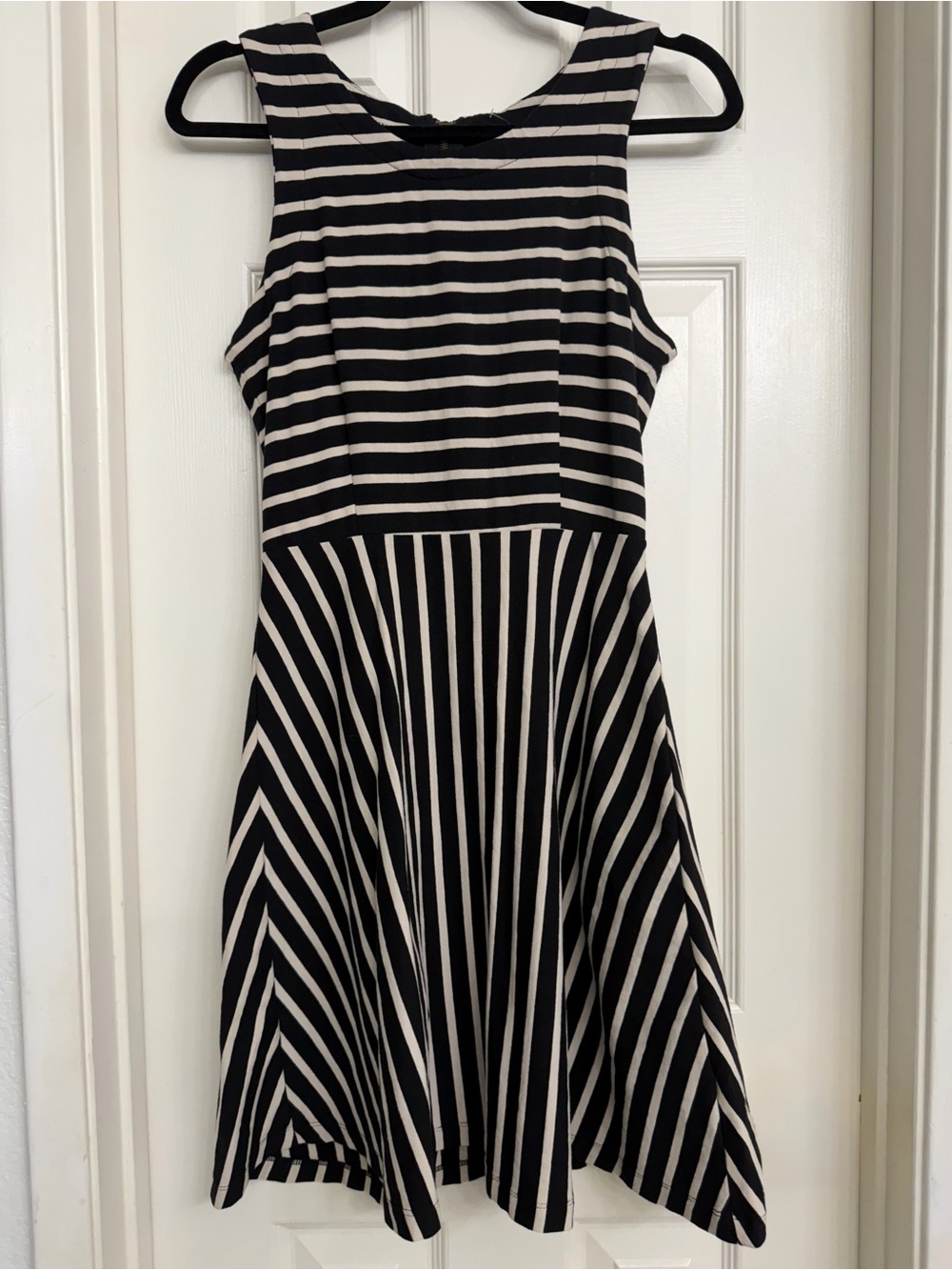 7147 Old Navy Black and White Striped Sleeveless Dress Cotton Blend size S/P/P